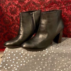 NWT 14 & Union black leather booties size 8.5